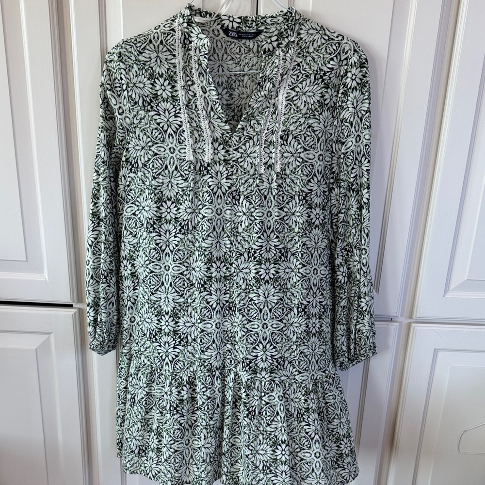 Zara Green and White Long Sleeve Dress